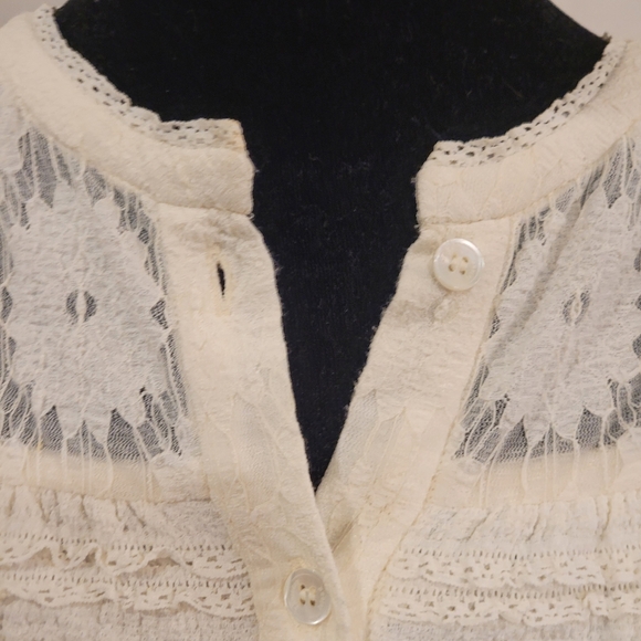 Thursday Island lace top - Picture 2 of 6